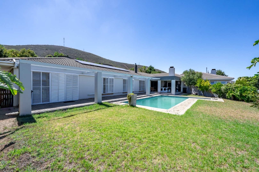 7 Bedroom Property for Sale in Plattekloof Western Cape